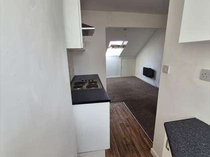 2 Bed Flat, Queen St, YO11
