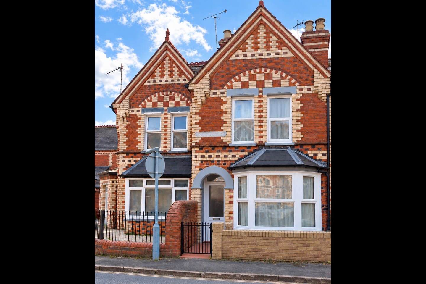 2 Bed Terraced House, Coventry Road, RG1