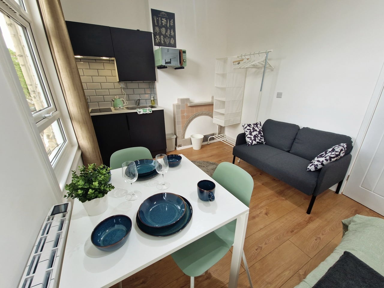 Studio Flat, Sandringham Road, E8 photo 2