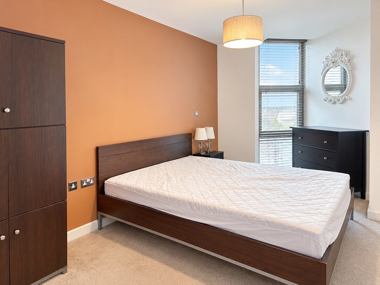 1 Bed Flat, St George Building, LS1 photo 3