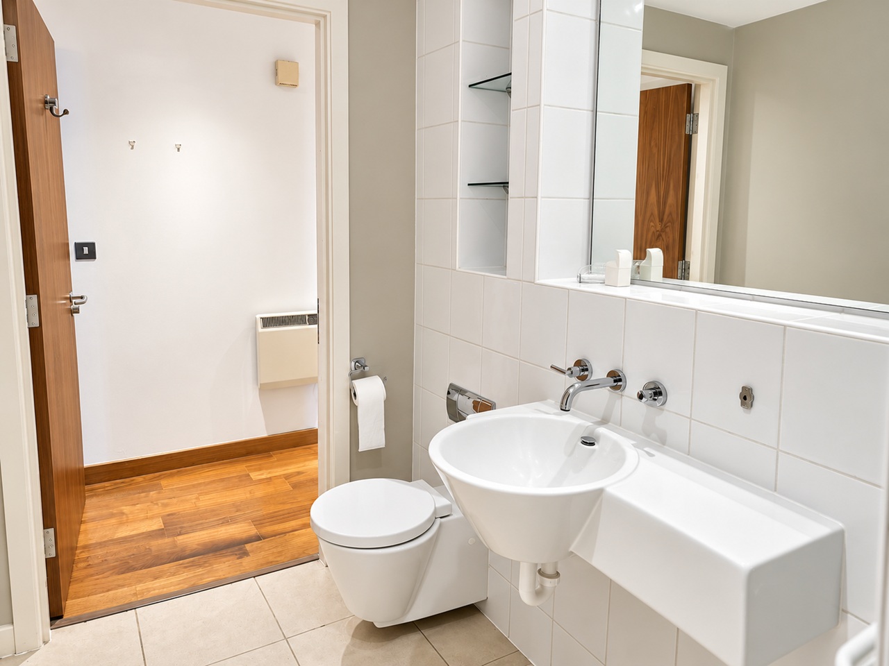 1 Bed Flat, St George Building, LS1 photo 4