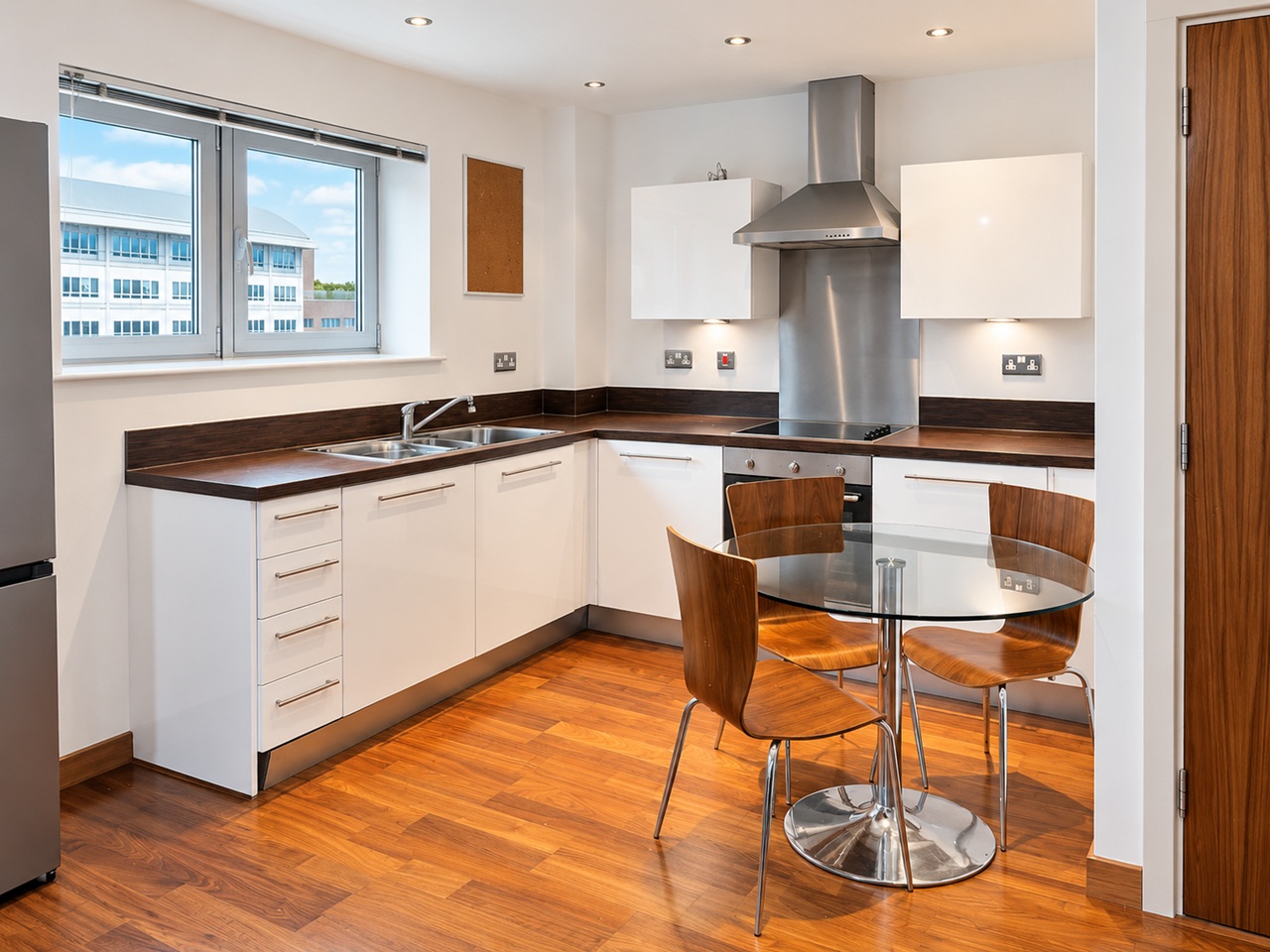 1 Bed Flat, St George Building, LS1 photo 2