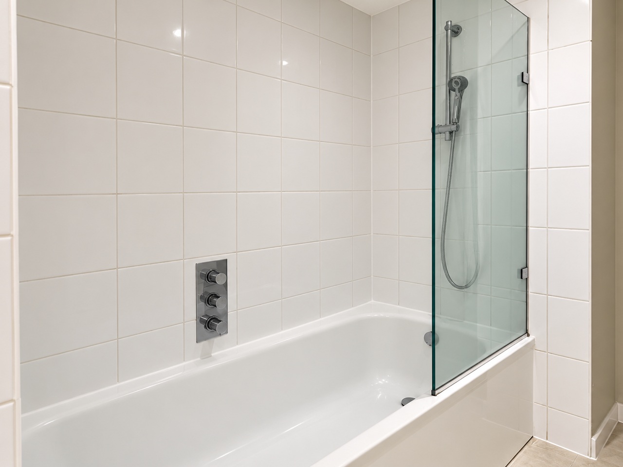 1 Bed Flat, St George Building, LS1 photo 5