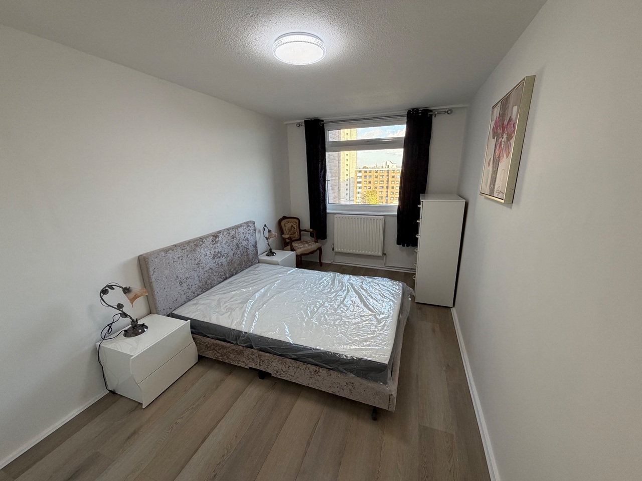 1 Bed Flat, Desborough House, W14 photo 2