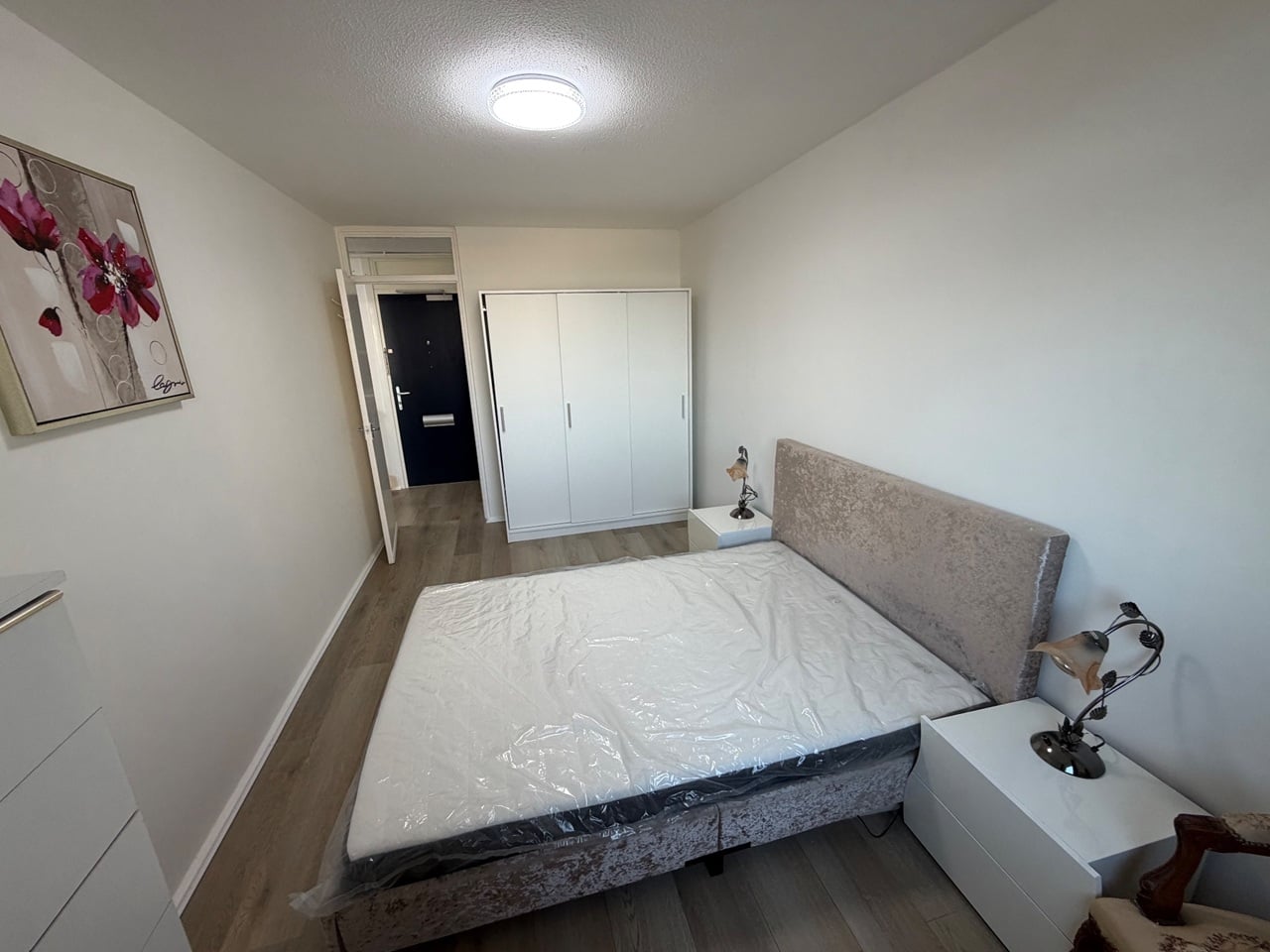 1 Bed Flat, Desborough House, W14 photo 3