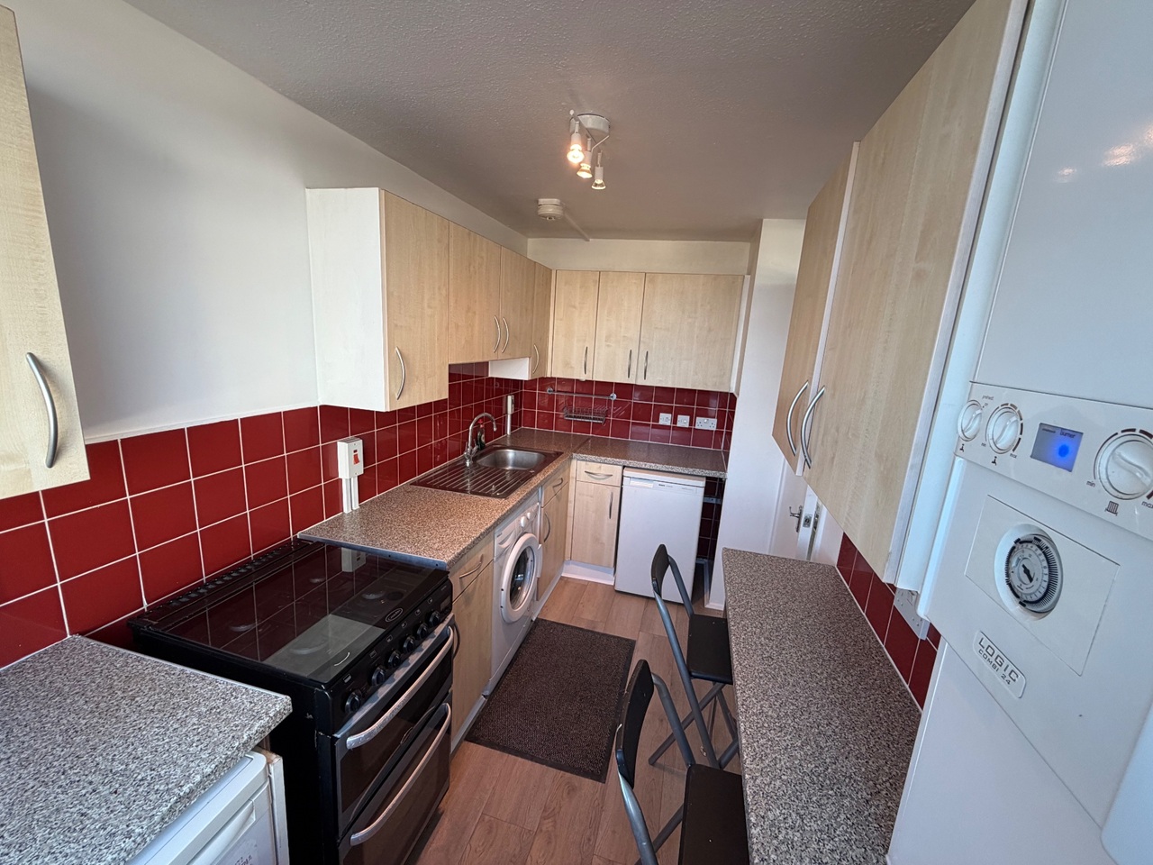 1 Bed Flat, Desborough House, W14 photo 4