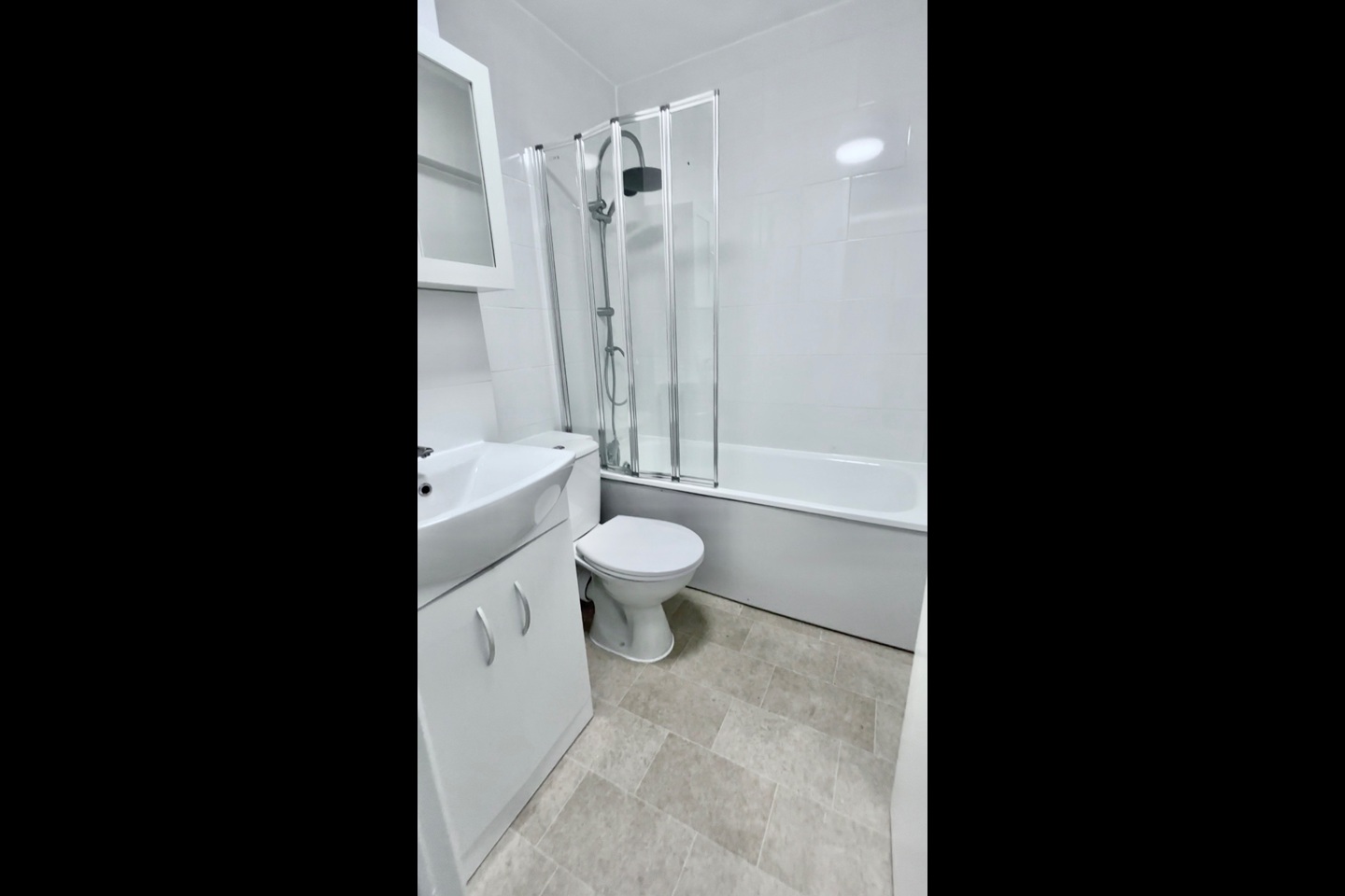 1 Bed Flat, Carmichael Close, SW11 photo 4