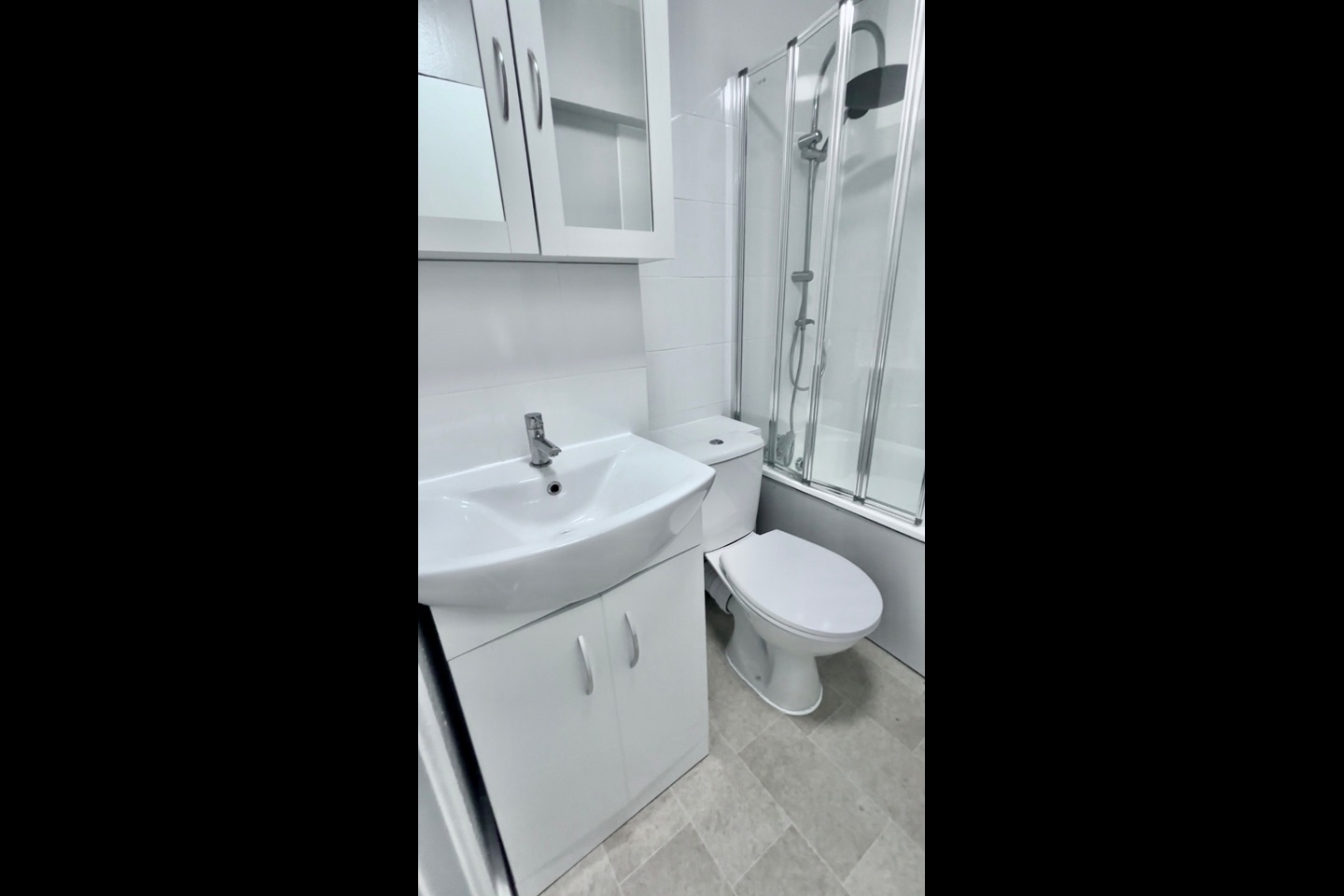 1 Bed Flat, Carmichael Close, SW11 photo 3