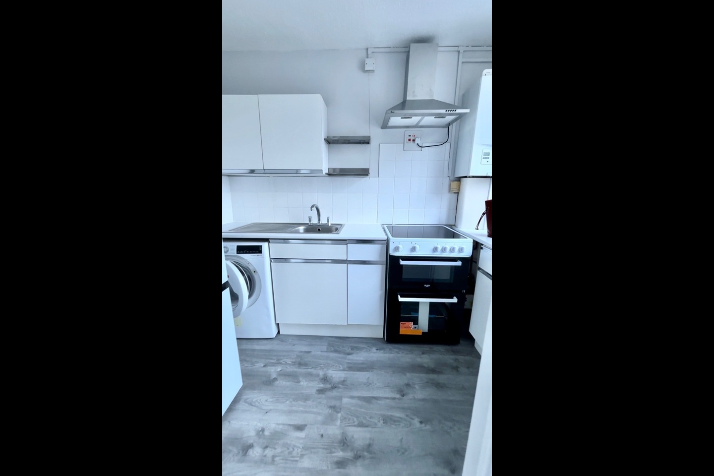 1 Bed Flat, Carmichael Close, SW11 photo 5