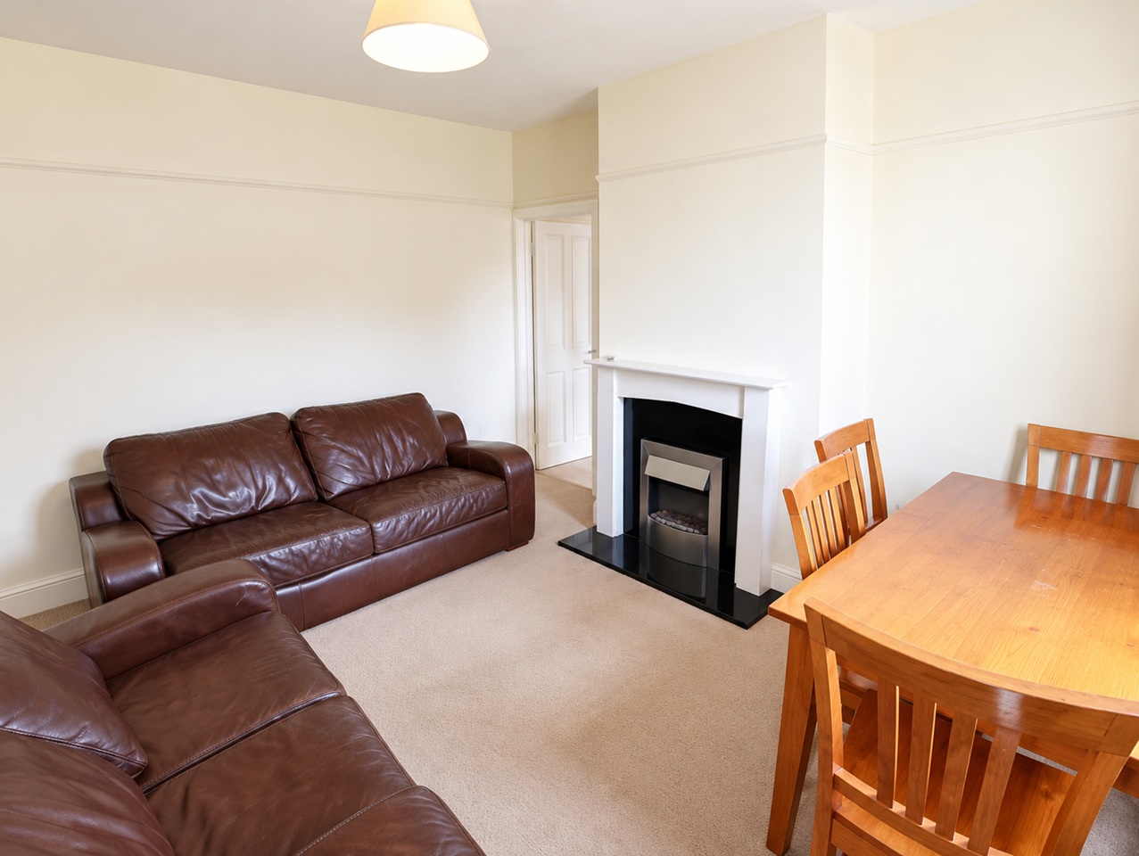 4 Bed Terraced House, Grange Avenue, RG6