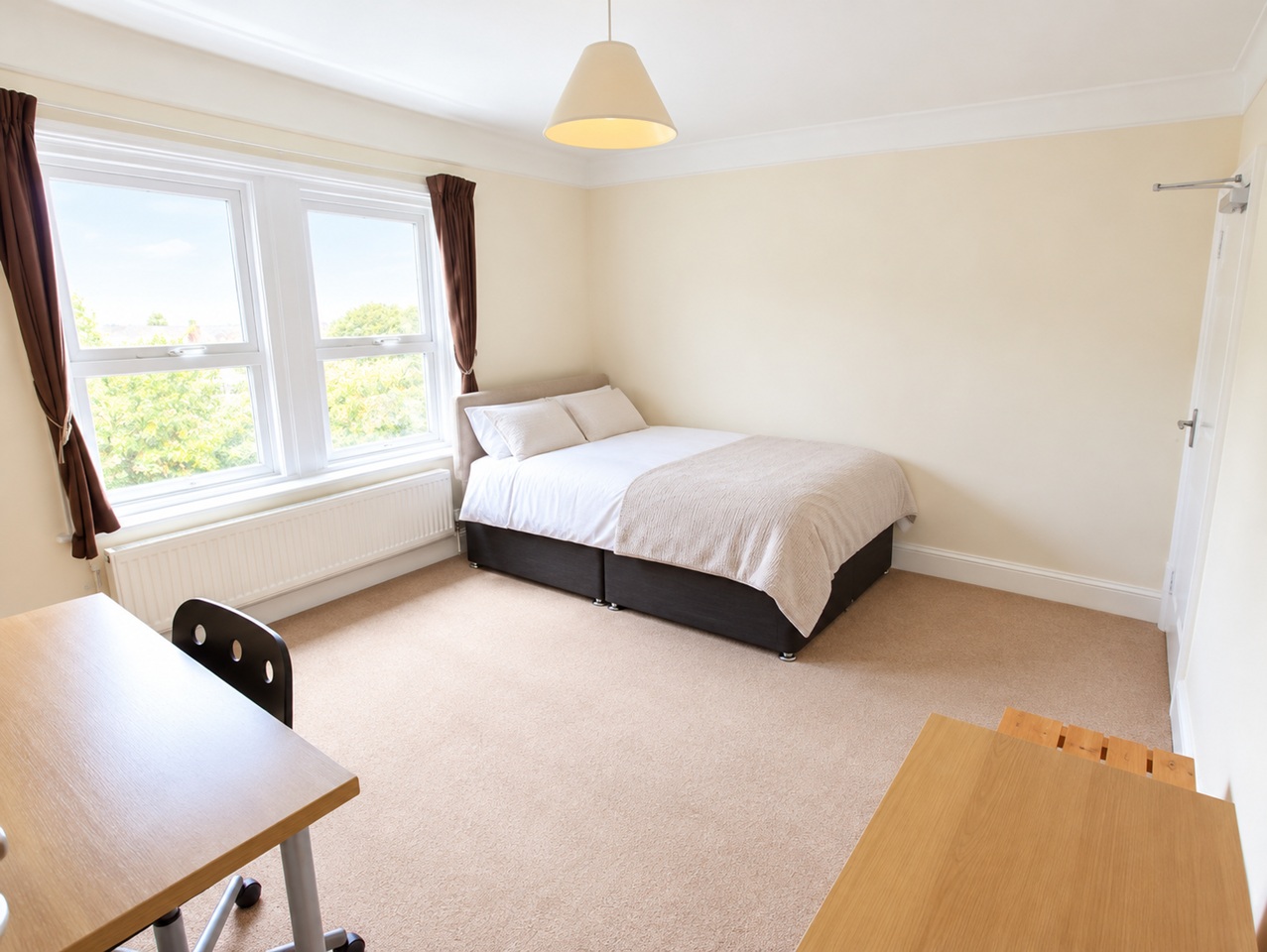 4 Bed Terraced House, St. Peters Road, RG6