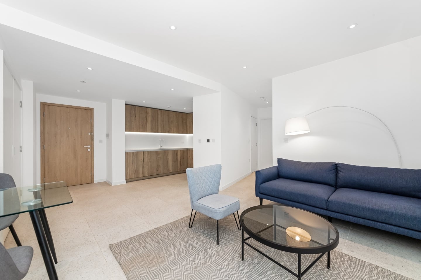 2 Bed Flat, Cendal Crescent, E1 photo 2