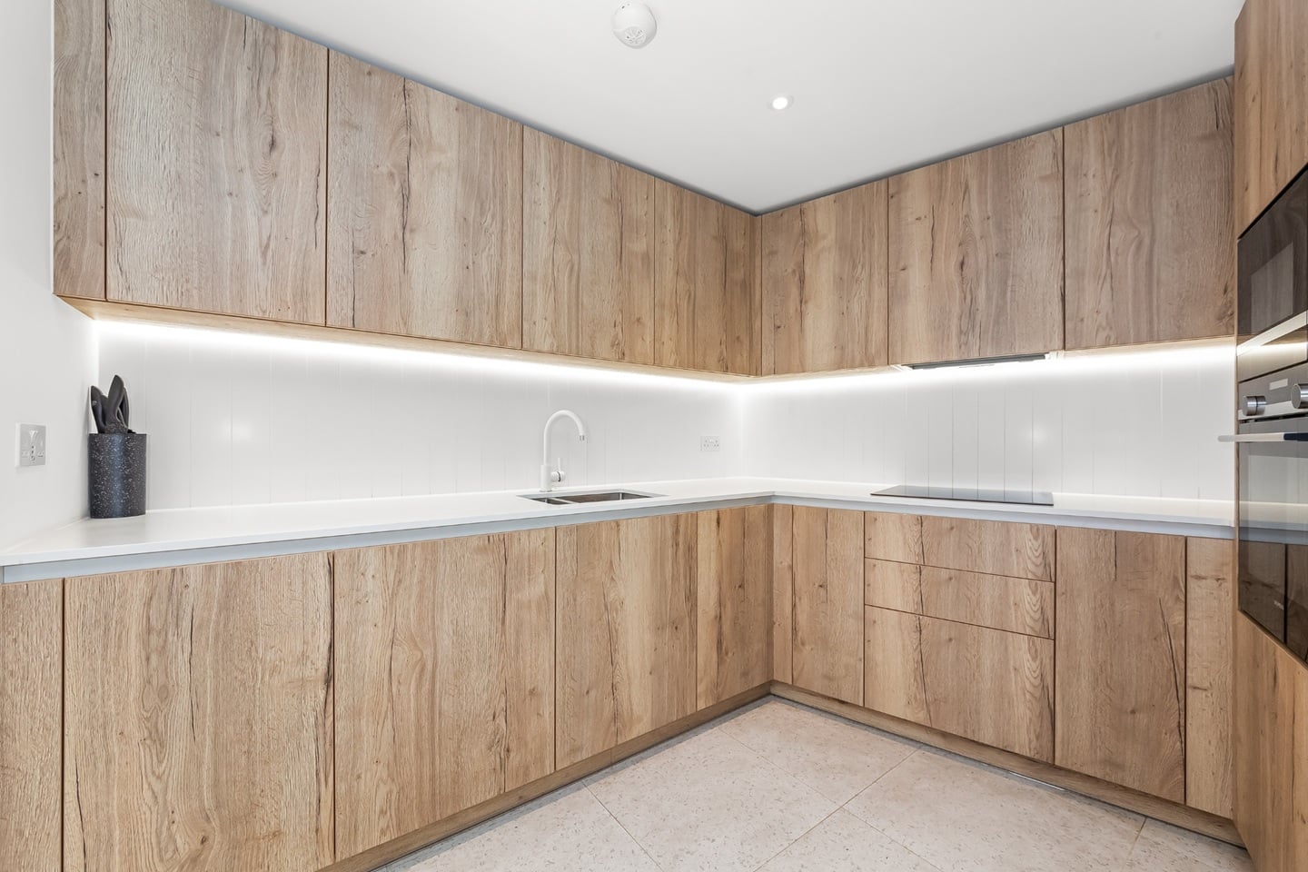 2 Bed Flat, Cendal Crescent, E1 photo 5
