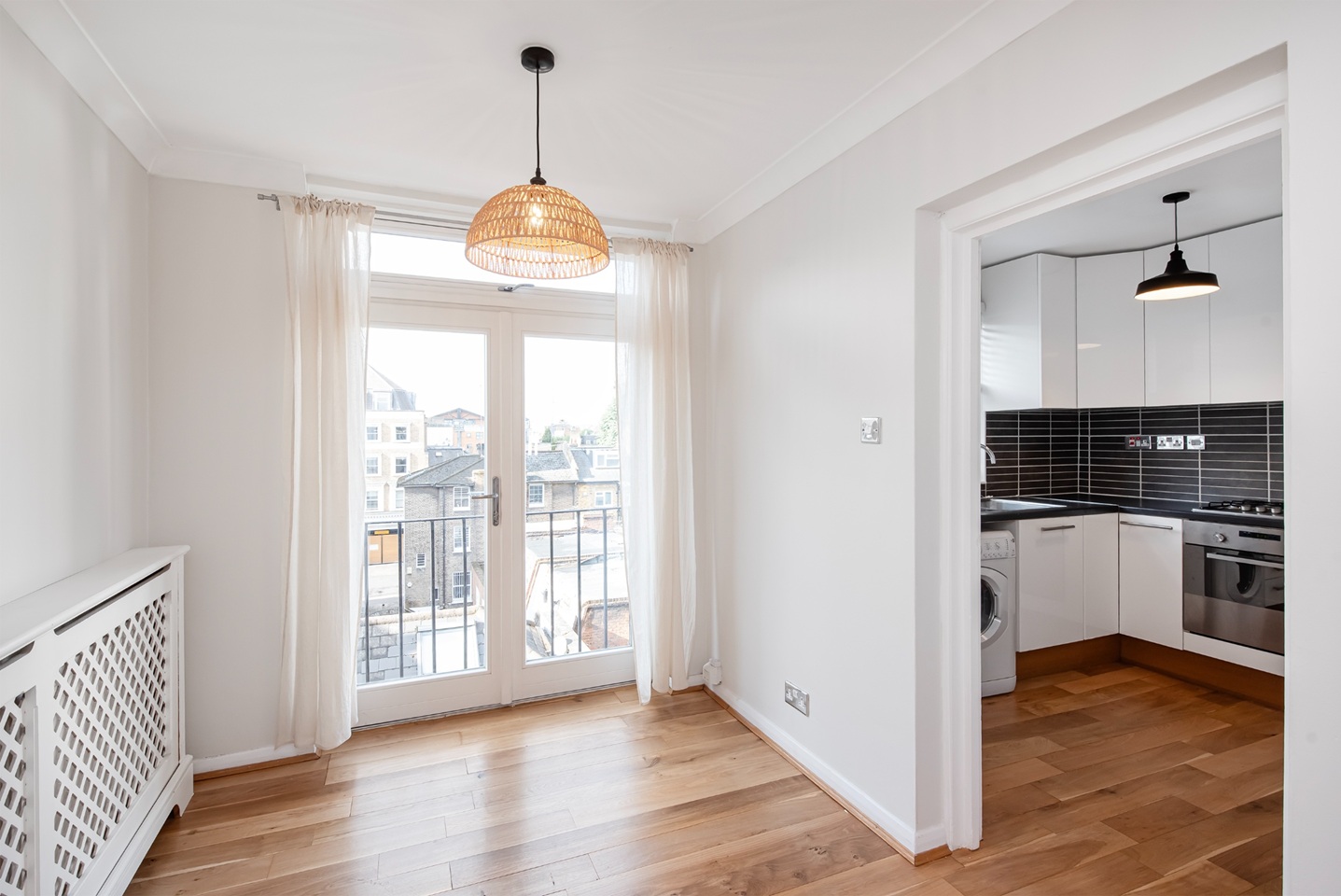 2 Bed Flat, Monmouth Road, W2 photo 5