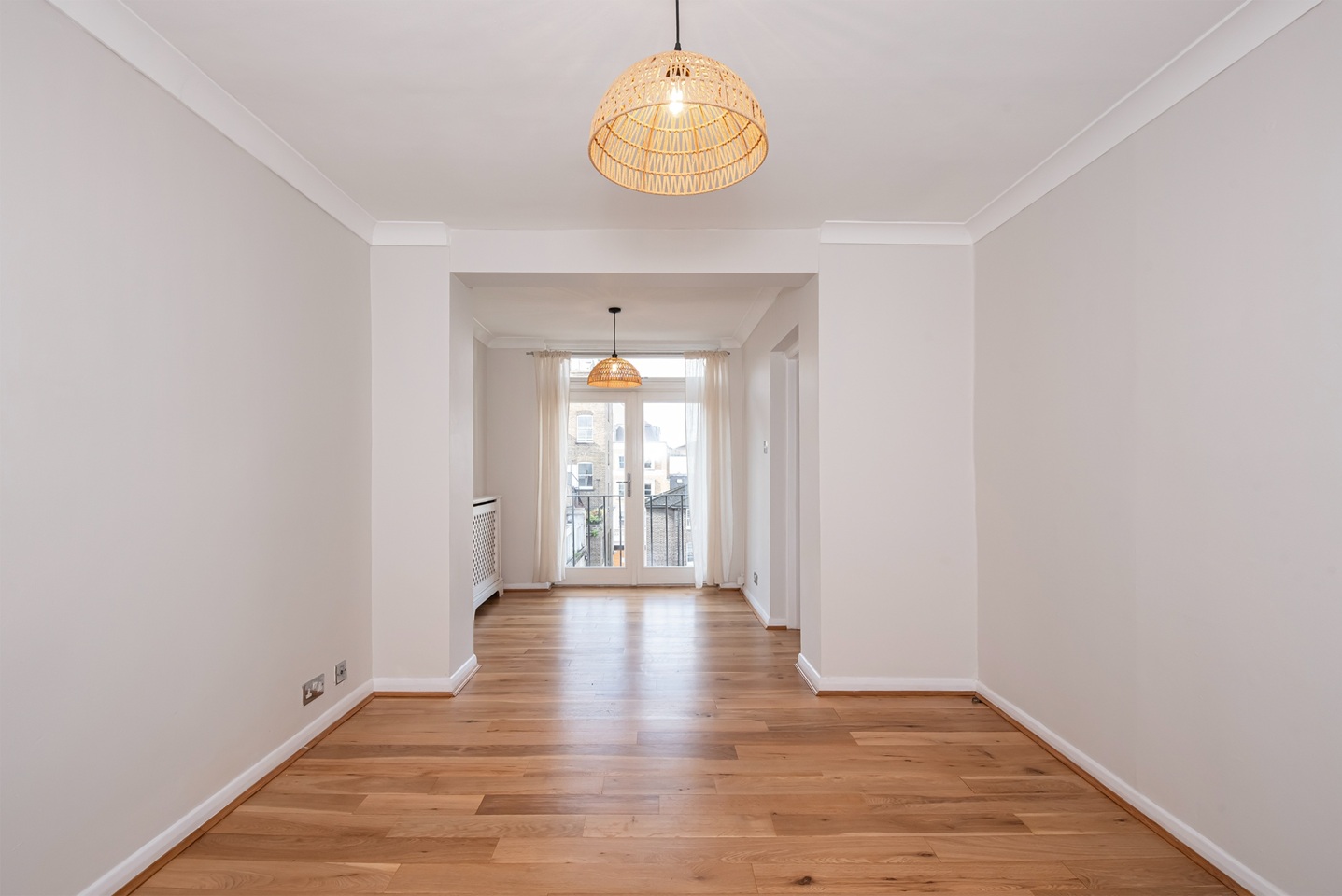 2 Bed Flat, Monmouth Road, W2 photo 2