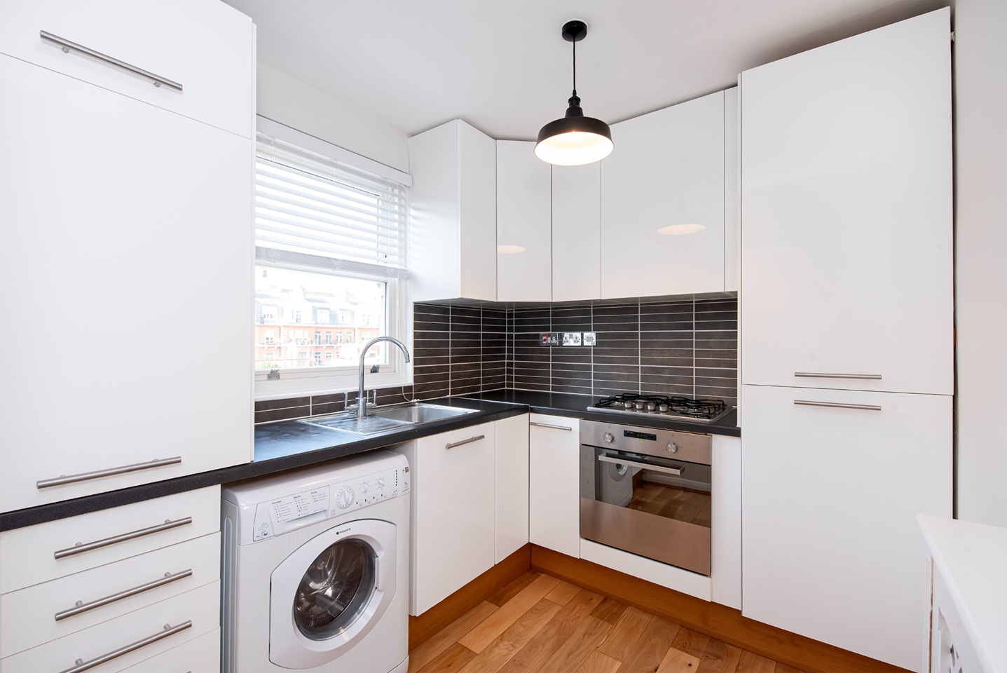 2 Bed Flat, Monmouth Road, W2 photo 4