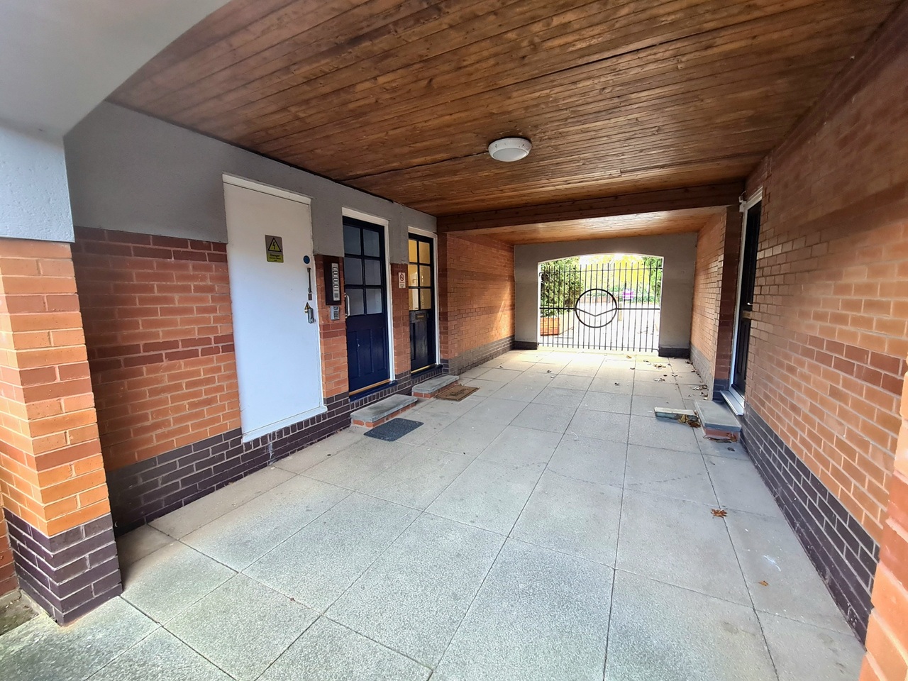 2 Bed Flat, St Lawrence Quay, M50 photo 2