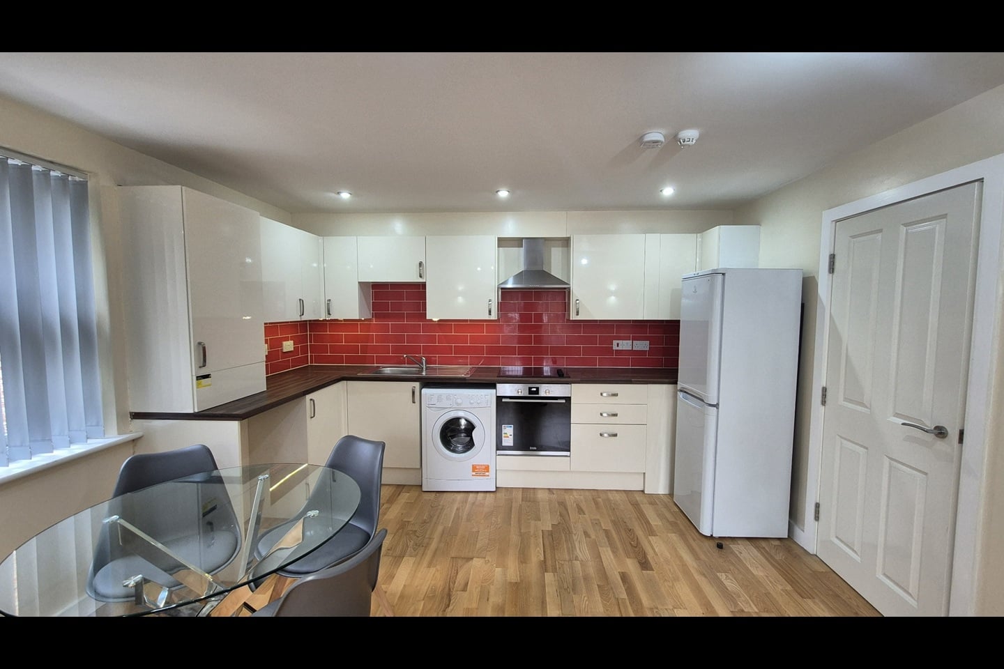 2 Bed Flat, Wilmslow Road, M14 photo 2