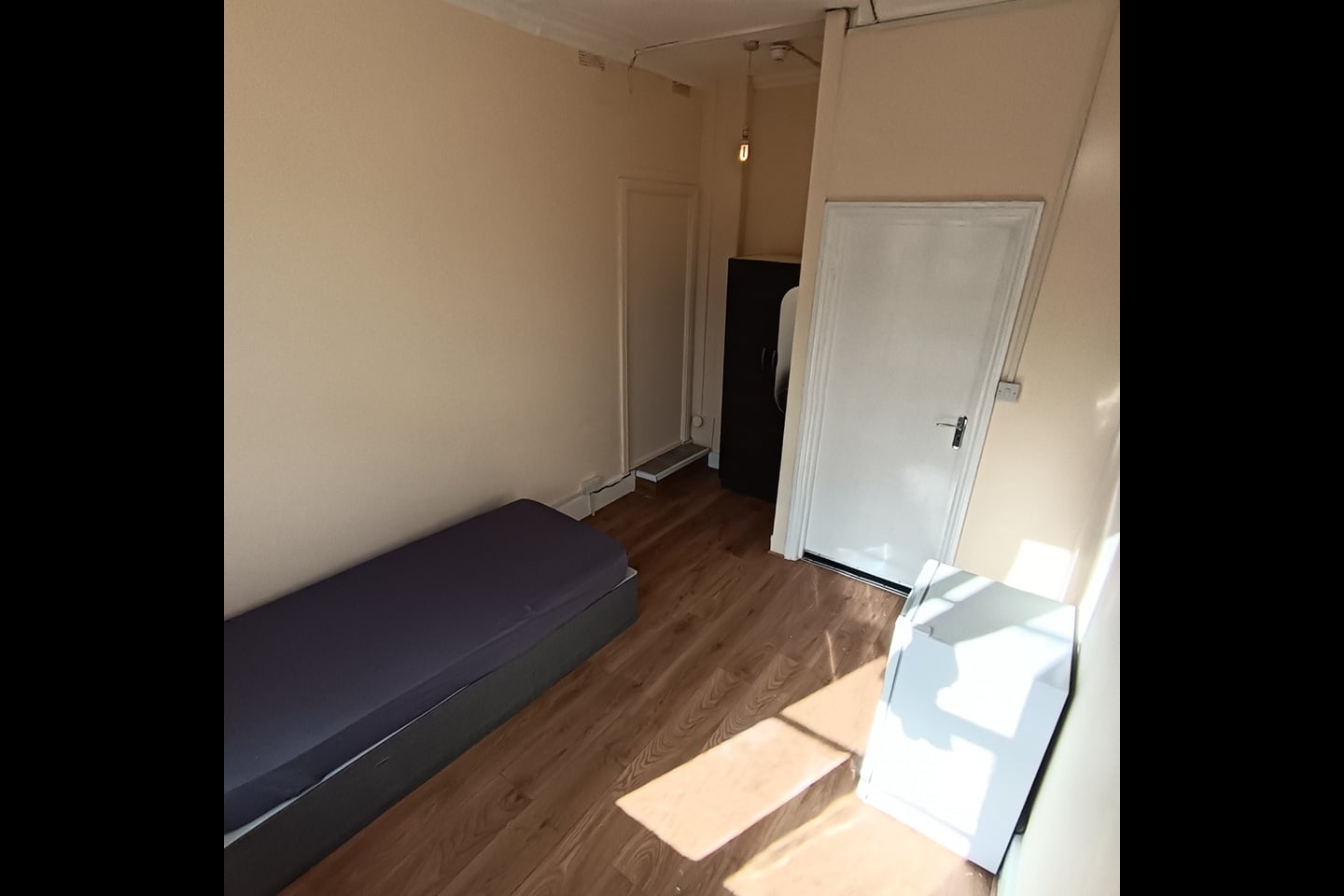 Studio Flat, Howley Place, W2 photo 2