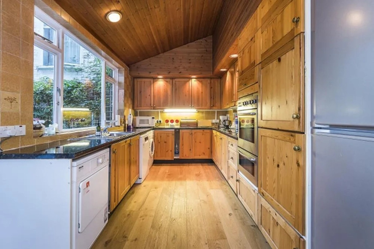 3 Bed Flat, Queens Gate Gardens, SW7 photo 2
