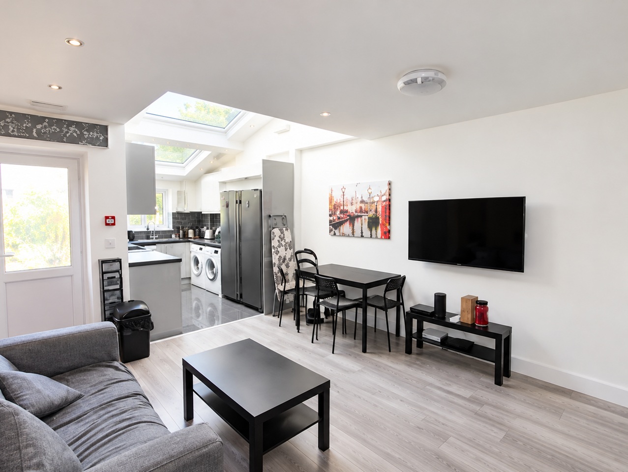 6 Bed Terraced House, St. Edwards Road, RG6
