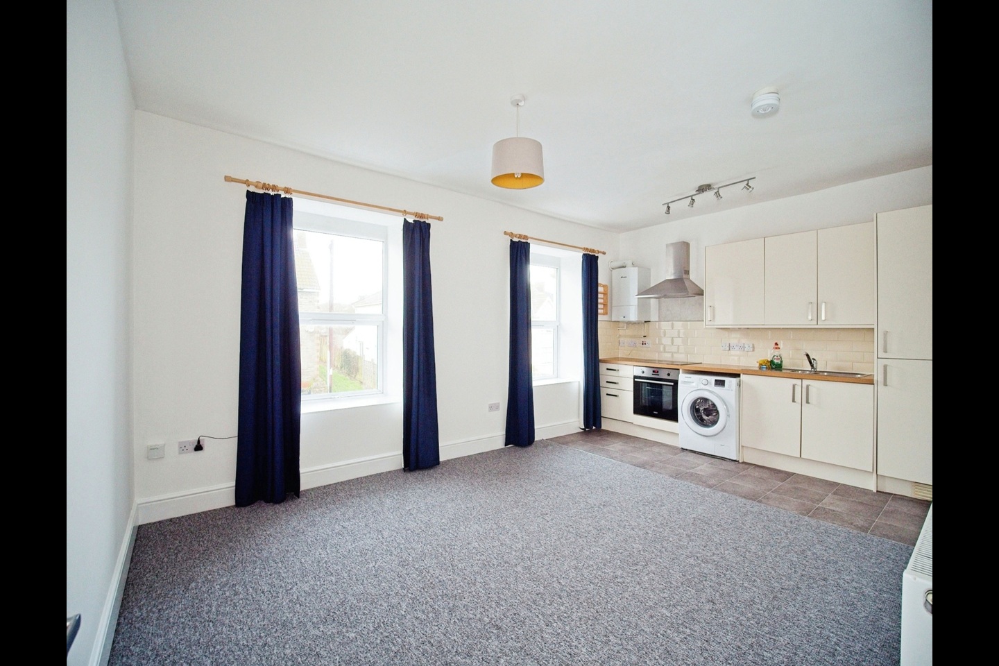 2 Bed Flat, Kingswood, BS15 photo 4