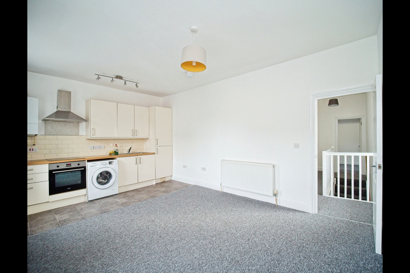 2 Bed Flat, Kingswood, BS15 photo 5