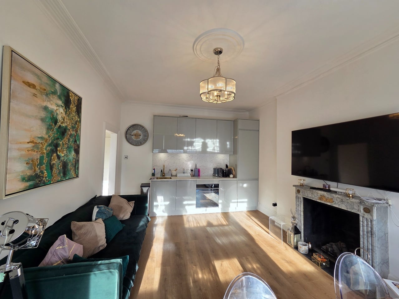 2 Bed Flat, Holland Rd, W14 photo 2