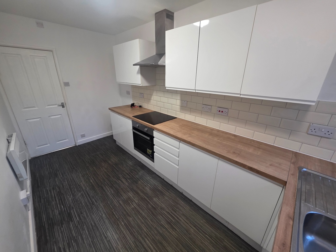 2 Bed Flat, Brookland Court, M8 photo 2