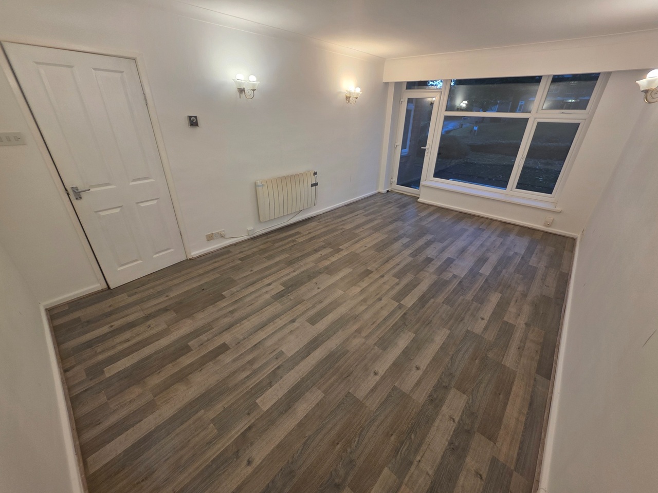2 Bed Flat, Brookland Court, M8 photo 4