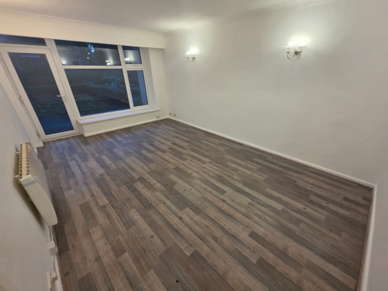 2 Bed Flat, Brookland Court, M8 photo 3