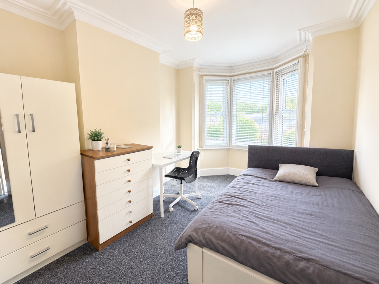 4 Bed Terraced House, London Road University Area, RG1