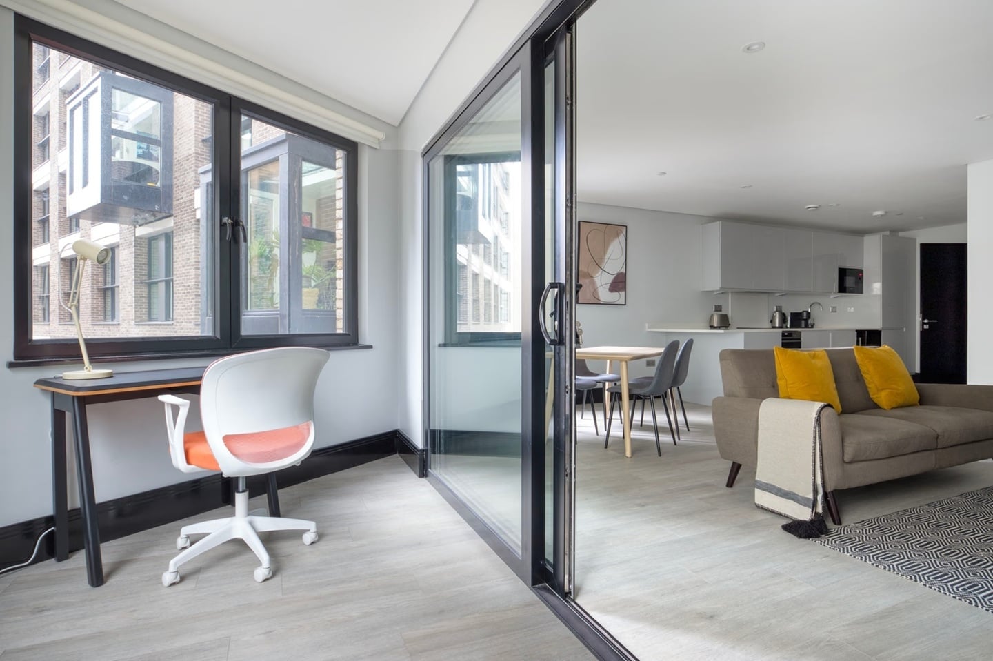 2 Bed Flat, Buckle St, E1 photo 2