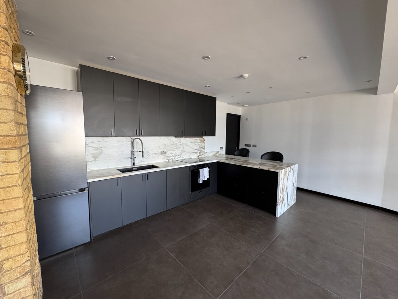 2 Bed Flat, Union Central Building, E2 photo 3