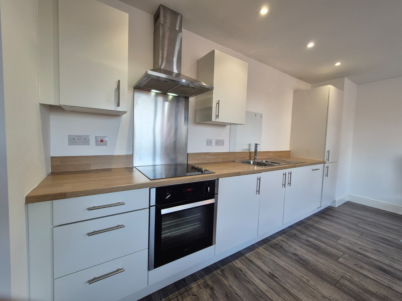 2 Bed Flat, Queen Street, S1 photo 2