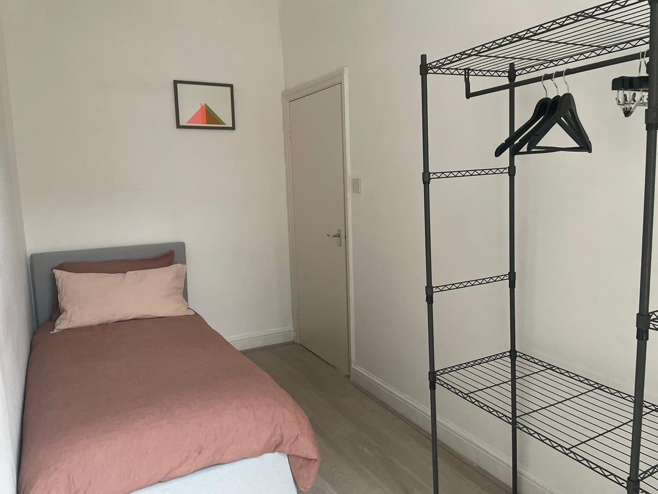 2 Bed Flat, Sotheby Road, N5 photo 2