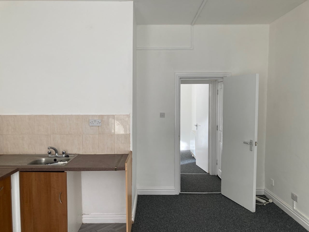 1 Bed Flat, Wiverton Road, NG7 photo 5