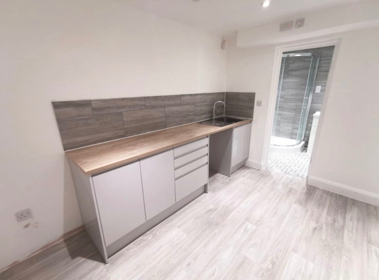 Barnet - 1 Bed Flat, Mays Lane, EN5 - To Rent Now for £1,375.00 p/m