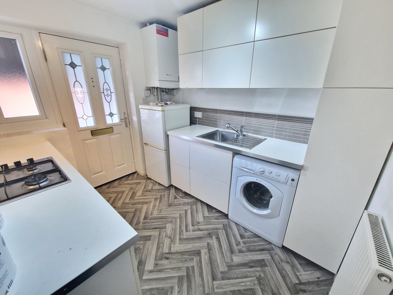1 Bed Flat, Summerseat Close, M5 photo 2