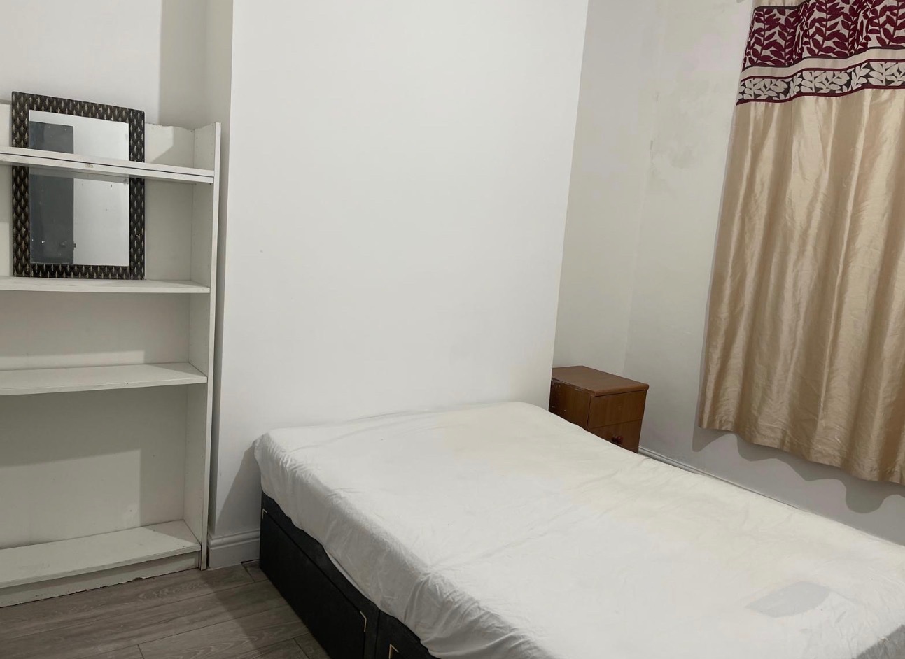 4 Bed Flat, City Road, CF24 photo 2