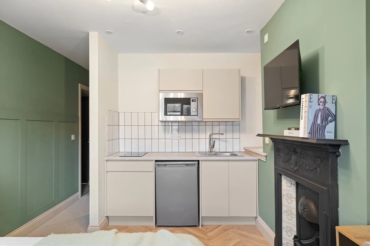 Studio Flat, Queens Drive, L18 photo 5