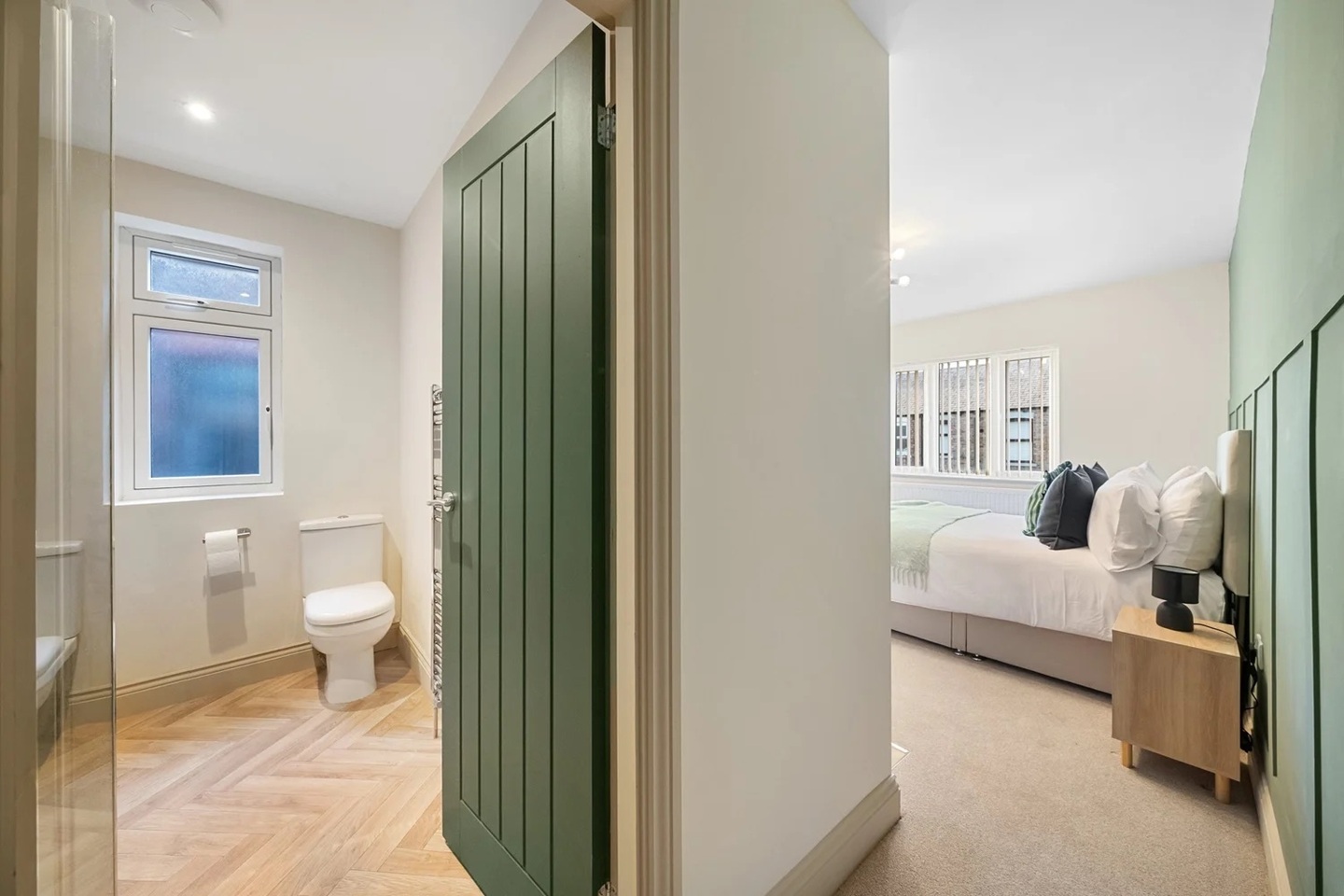 Studio Flat, Queens Drive, L18 photo 3