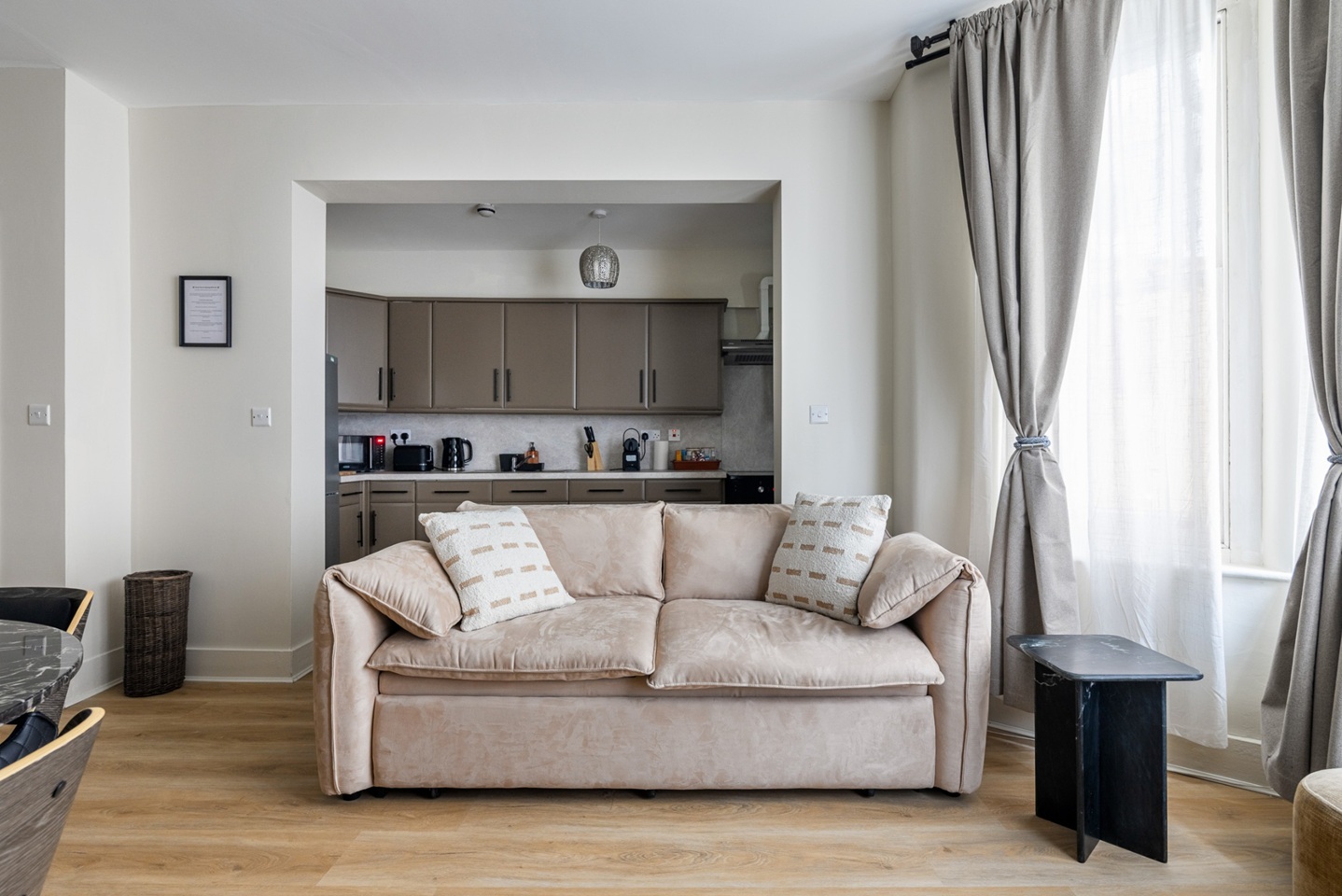 2 Bed Flat, Cheniston Gardens, W8 photo 3