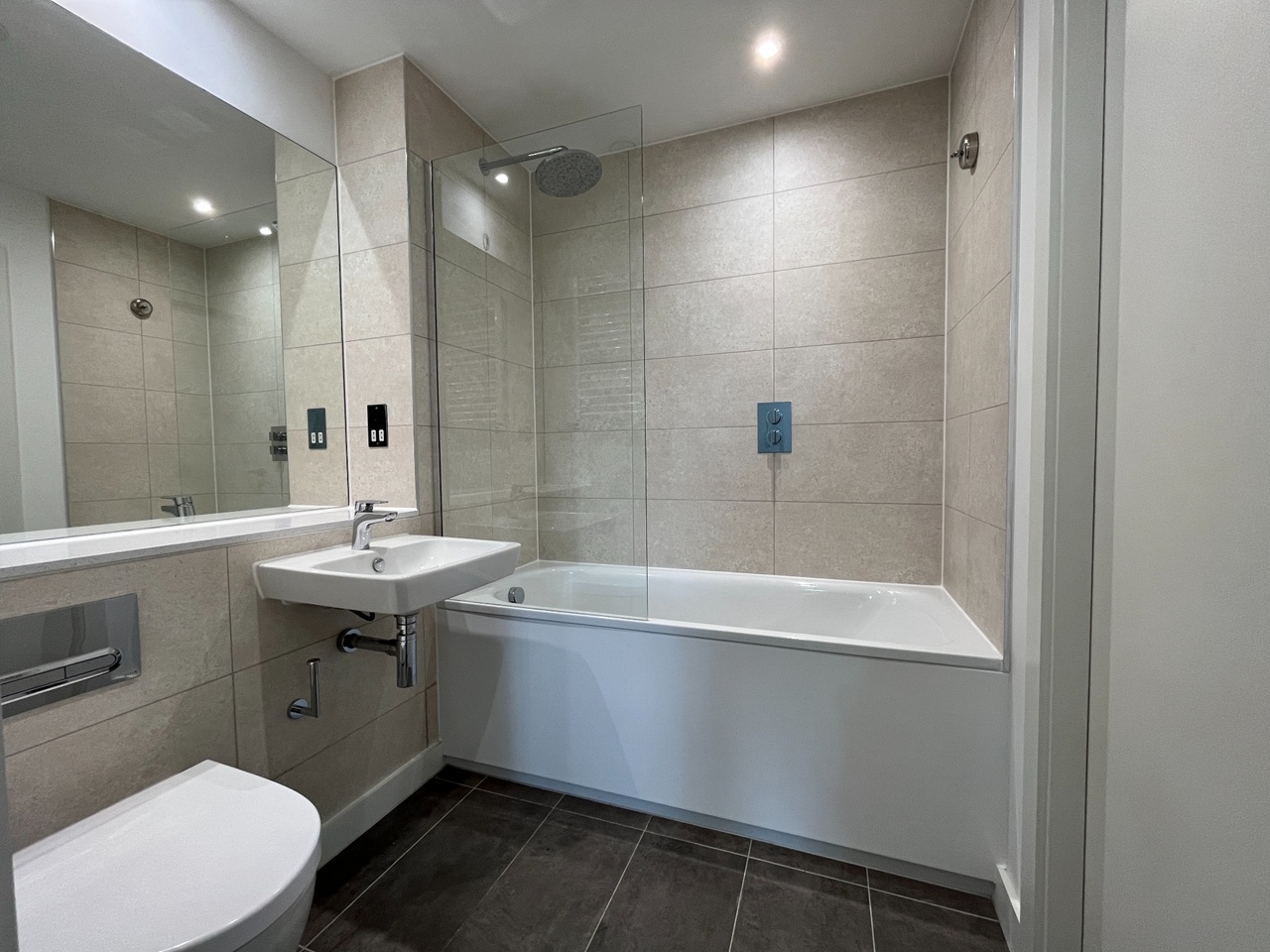 2 Bed Flat, Oxygen Tower, M1 photo 3