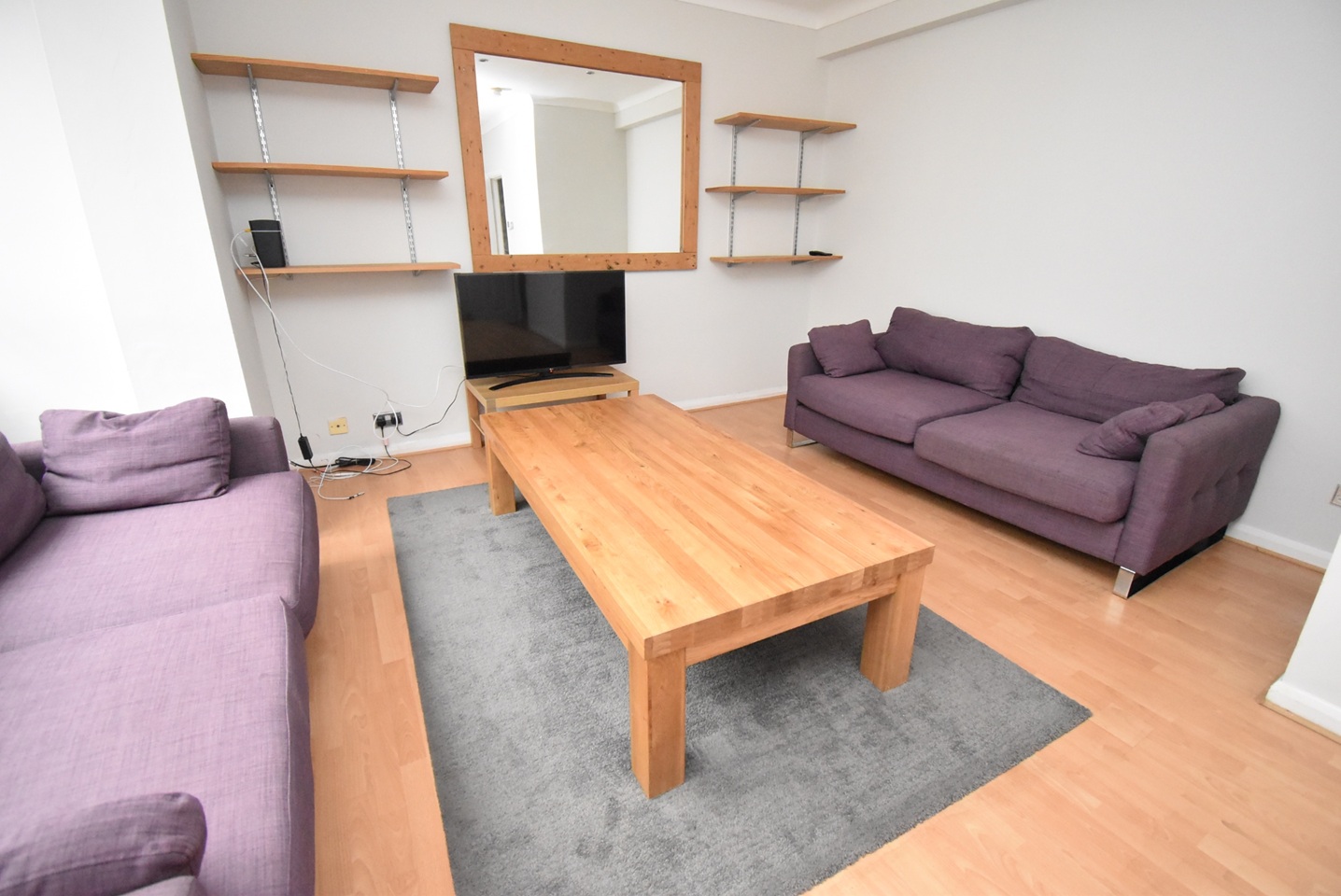 4 Bed Flat, Hilltop Court, M14 photo 2