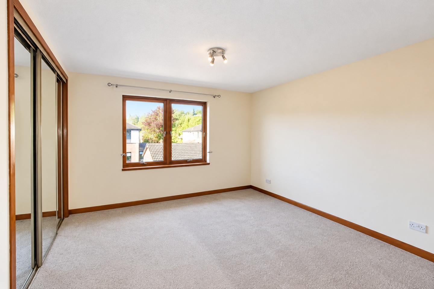3 Bed Flat, Bearsden, G61 photo 5