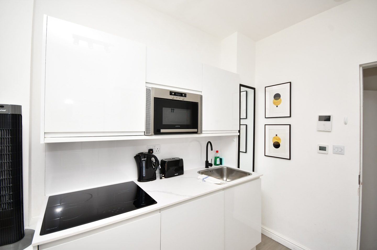 Studio Flat, Gloucester Place, NW1 photo 4