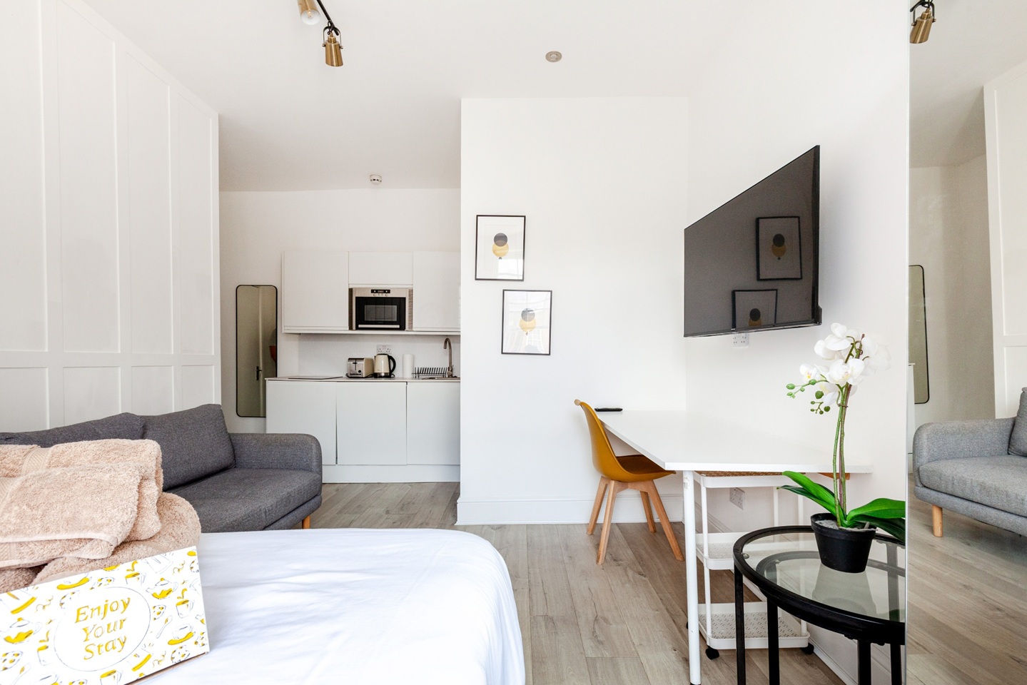 Studio Flat, Gloucester Place, NW1 photo 3