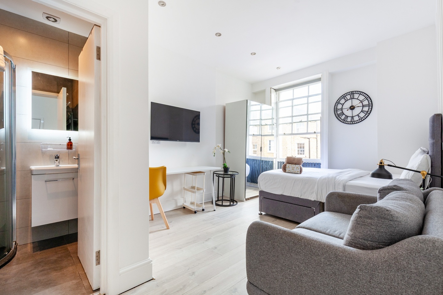 Studio Flat, Gloucester Place, NW1 photo 2