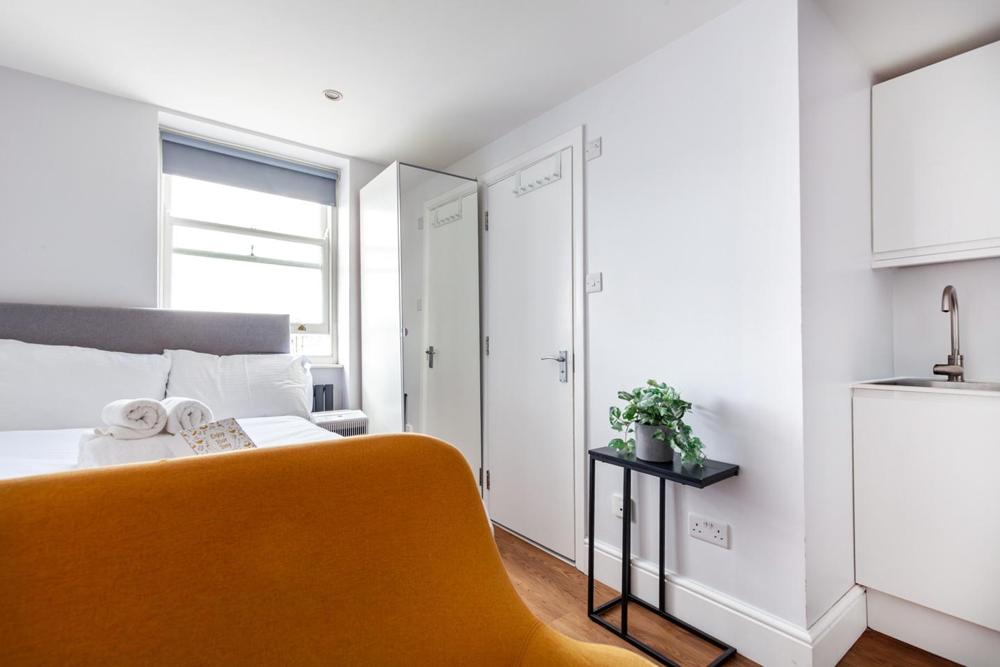 Studio Flat, Gloucester Place, NW1 photo 2